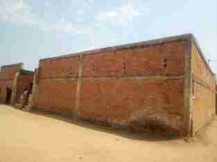 Clôturé 5 portes/Pièces à vendre à Jabe, Bujumbura