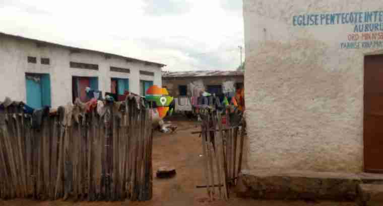 This house is in a plot of 4 ares Zone Kinama For sale