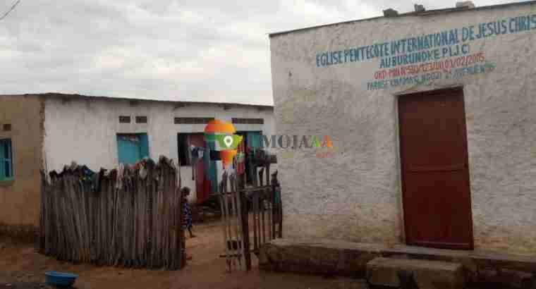This house is in a plot of 4 ares Zone Kinama For sale