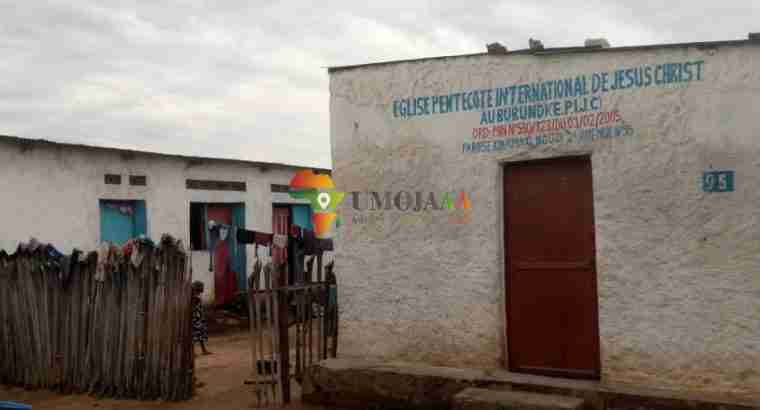 This house is in a plot of 4 ares Zone Kinama For sale