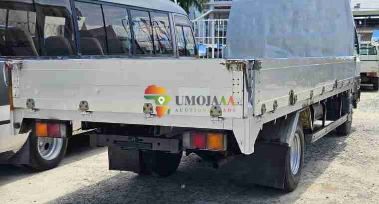 2000 MITSUBISHI CANTER FOR SALE IN DAR ES SALAAM