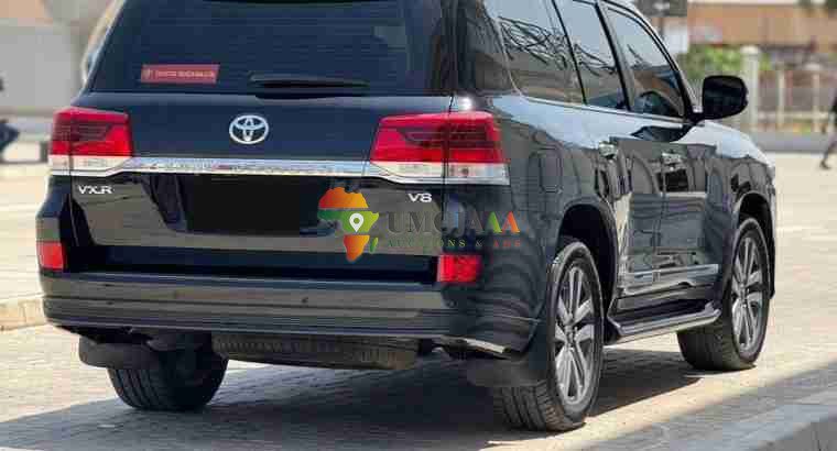 TOYOTA LANDCRUISER VX.R LC200 ya 2019 inauzwa Dar es salaam