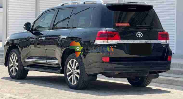 TOYOTA LANDCRUISER VX.R LC200 ya 2019 inauzwa Dar es salaam