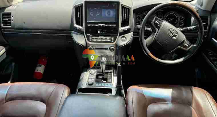 TOYOTA LANDCRUISER VX.R LC200 ya 2019 inauzwa Dar es salaam