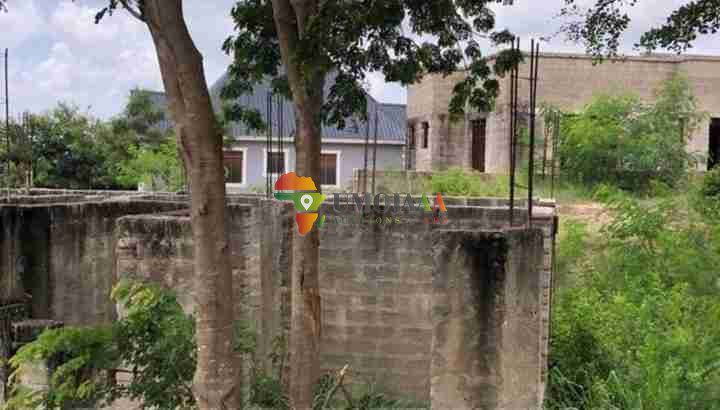 5 BEDROOMS UNCOMPLETED/ PAGALE OF MADALE FLAMINGO FOR SALE