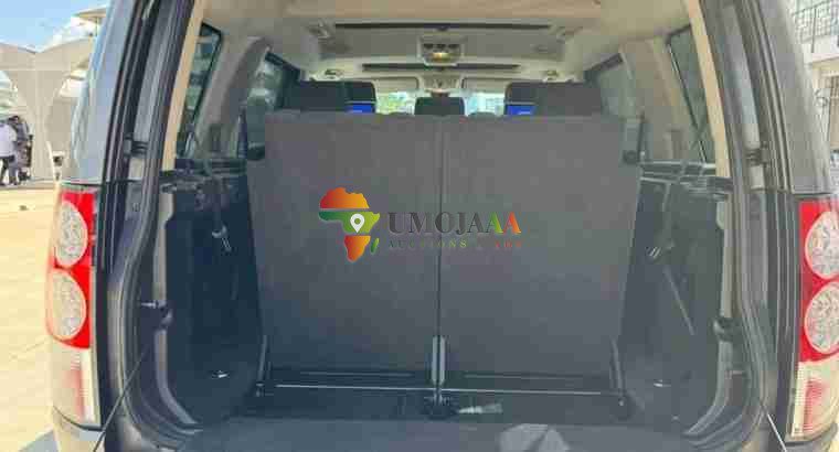 2013 LANDROVER DISCOVERY 4 HSE FOR SALE IN DAR ES SALAAM
