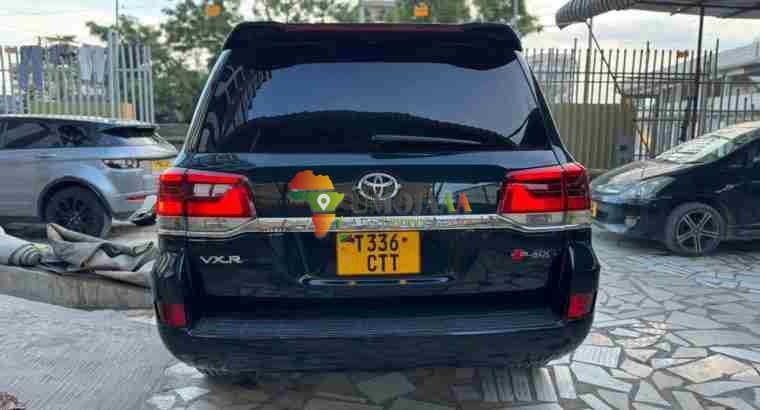 2013 LAND CRUISER 200 INAUZWA JIJINI DAR ES SALAAM