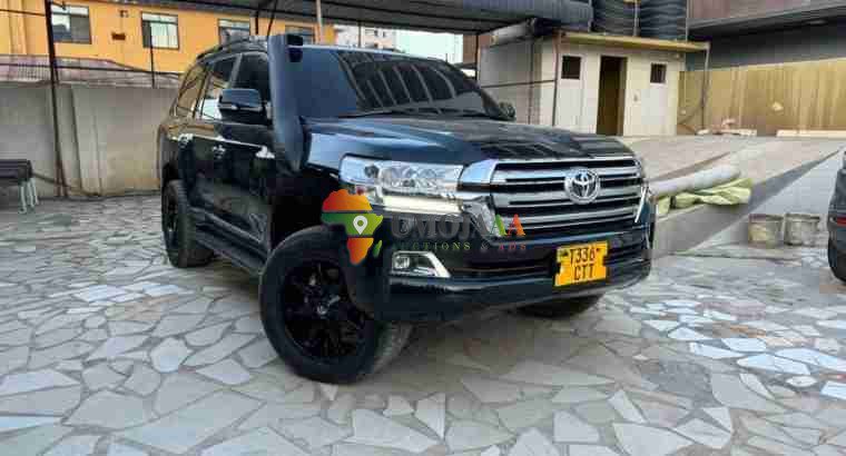 2013 LAND CRUISER 200 INAUZWA JIJINI DAR ES SALAAM