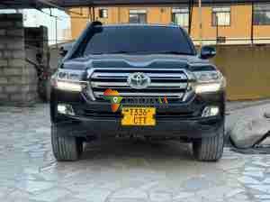 2013 LAND CRUISER 200 INAUZWA JIJINI DAR ES SALAAM