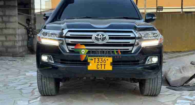 2013 LAND CRUISER 200 FOR SALE IN DAR ES SALAAM