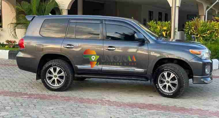 2008, but 2014 UPGRADED LANDCRUISER V8