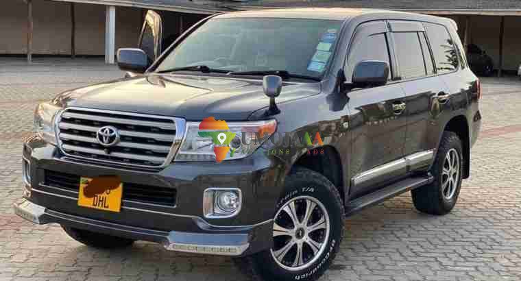 2008, but 2014 UPGRADED LANDCRUISER V8