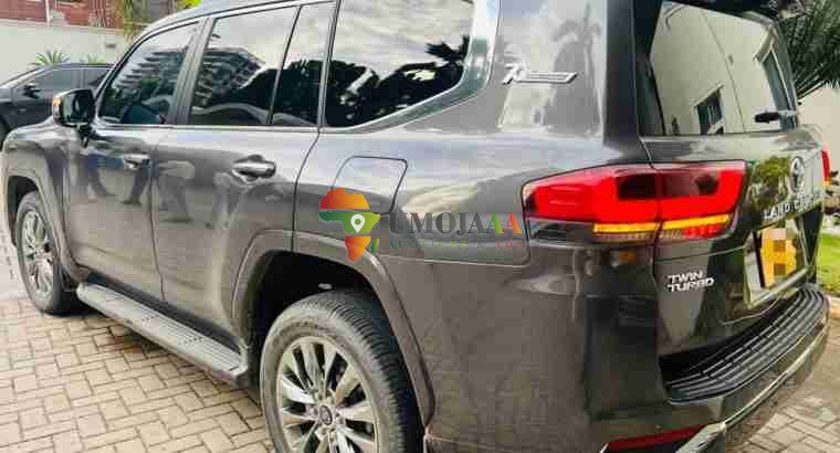 TOYOTA LANDCRUISER SÉRIE 300 À VENDRE À DAR ES SALAAM