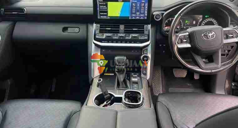 TOYOTA LANDCRUISER SÉRIE 300 À VENDRE À DAR ES SALAAM