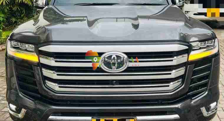 TOYOTA LANDCRUISER SÉRIE 300 À VENDRE À DAR ES SALAAM