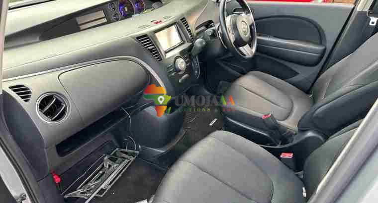 2015 Mazda Biante 7 Seater for sale in Beitbridge SA Side