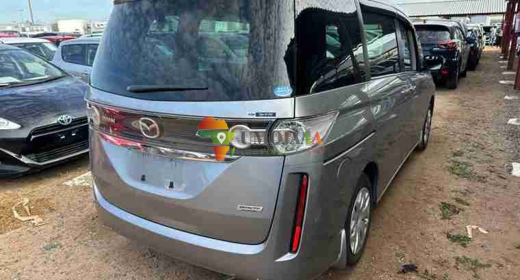 2015 Mazda Biante 7 Seater for sale in Beitbridge SA Side