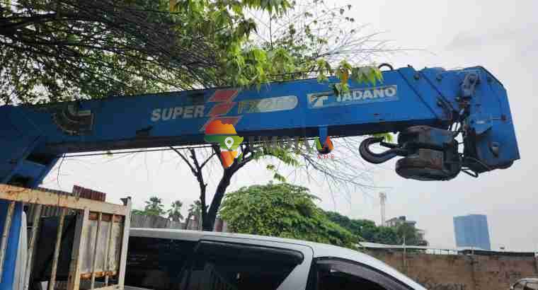 MITSUBISHI CANTER avec GRUE à vendre à Dar es Salaam