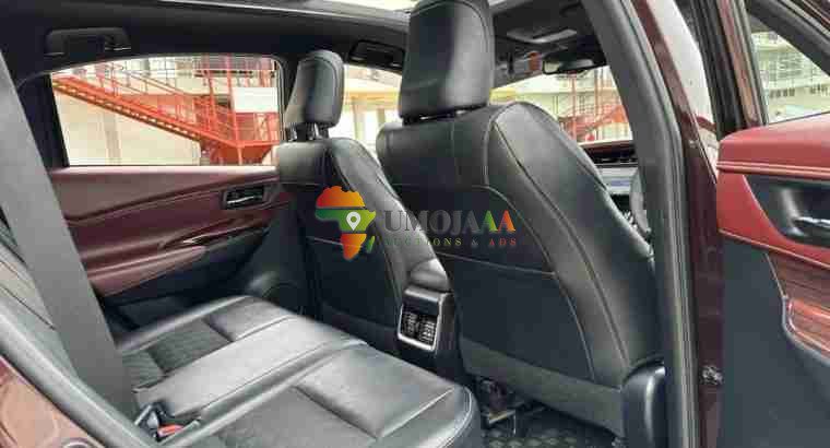 2015 TOYOTA HARRIER INAUZWA JIJINI DAR ES SALAAM