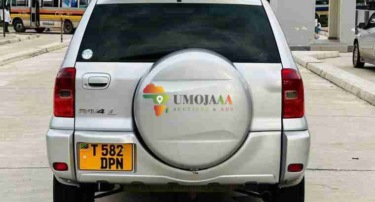 2003 Toyota Rav4 inauzwa Dar es salaam