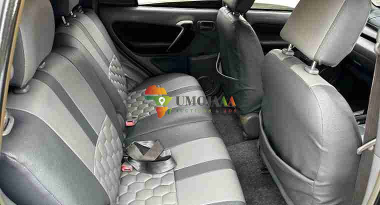 2003 Toyota Rav4 inauzwa Dar es salaam