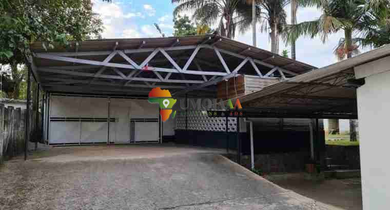 EXECUTIVE 3 BEDROOMS HOUSE FOR SALE IN RIVERSIDE KITWE