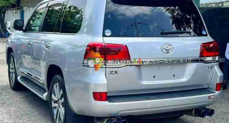2018 TOYOTA LANDCRUISER V8 FOR SALE IN DAR ES SALAAM