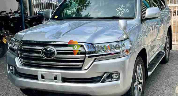 2018 TOYOTA LANDCRUISER V8 FOR SALE IN DAR ES SALAAM