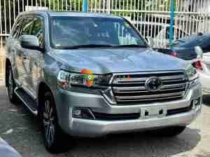 2018 TOYOTA LANDCRUISER V8 FOR SALE IN DAR ES SALAAM