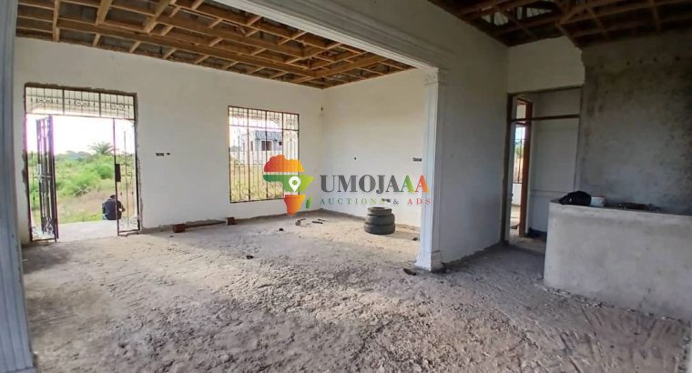 HOUSE WITH ONE ACRE PLOT OF KIGAMBONI CHEKA FOR SALE