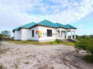 HOUSE WITH ONE ACRE PLOT OF KIGAMBONI CHEKA FOR SALE