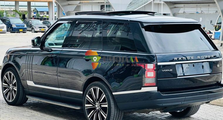 2015 Range rover Vogue for sale in Dar es salaam