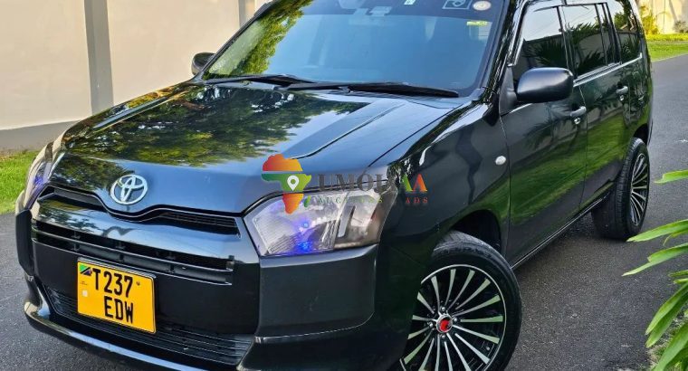 2017 Toyota Succeed Sport inauzwa Dar es salaam