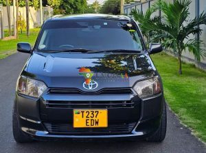 2017 Toyota Succeed Sport inauzwa Dar es salaam