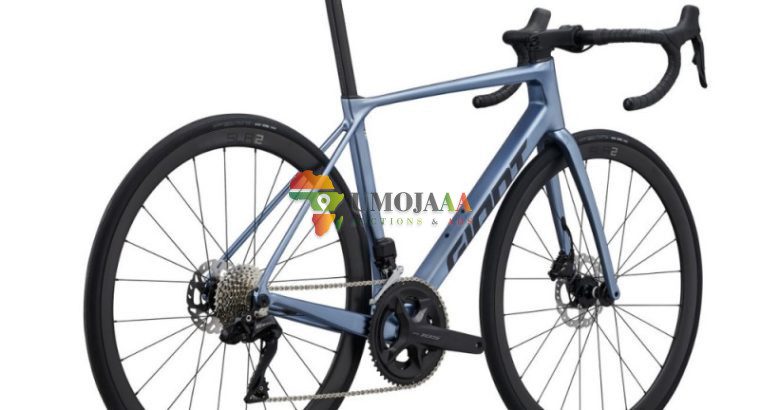 2025 Giant TCR Advanced 0 Di2 Road Bike (CENTRACYCLES)