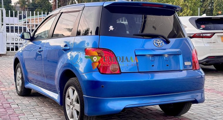 2002 Toyota IST inauzwa Dar es salaam
