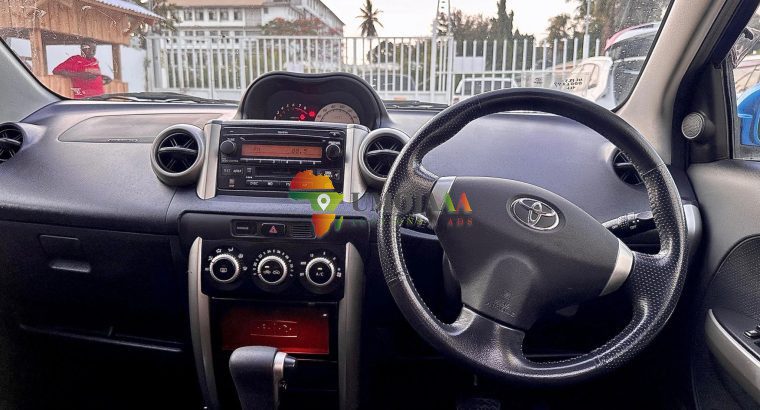2002 Toyota IST inauzwa Dar es salaam