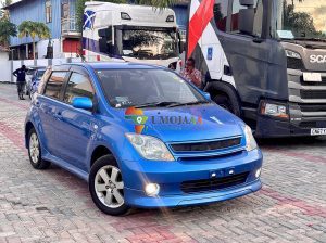 2002 Toyota IST inauzwa Dar es salaam