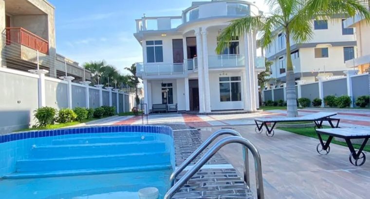 NYUMBA YA 4 BHK INAUZWA MBWENI JKT