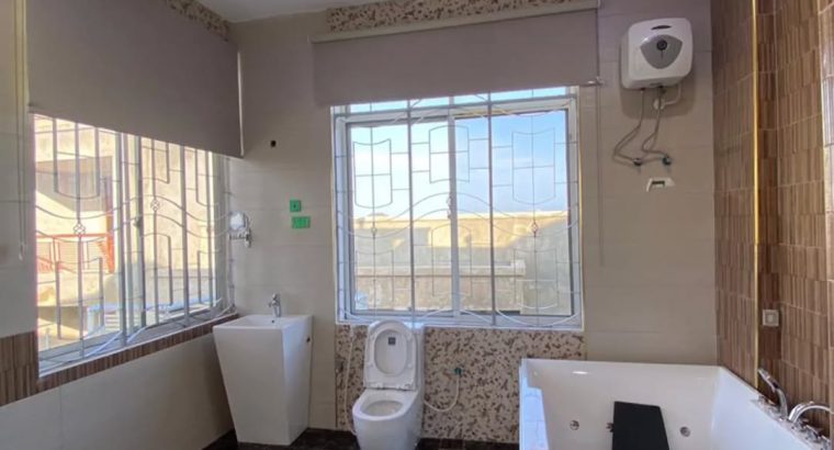 NYUMBA YA 4 BHK INAUZWA MBWENI JKT