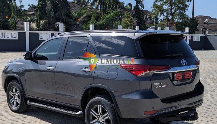 TOYOTA FORTUNER 2018 À VENDRE À DAR ES SALAAM