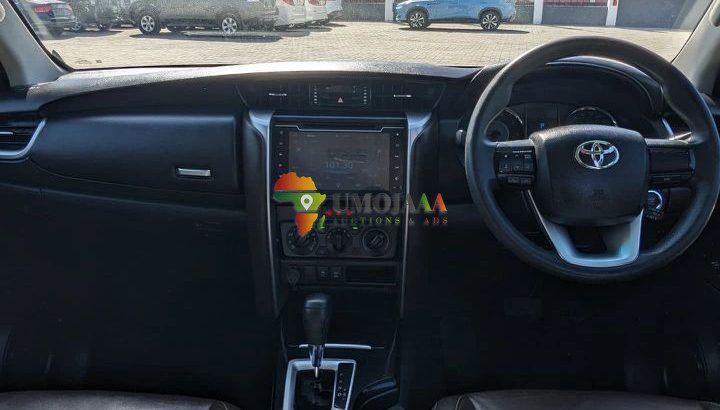 TOYOTA FORTUNER 2018 À VENDRE À DAR ES SALAAM