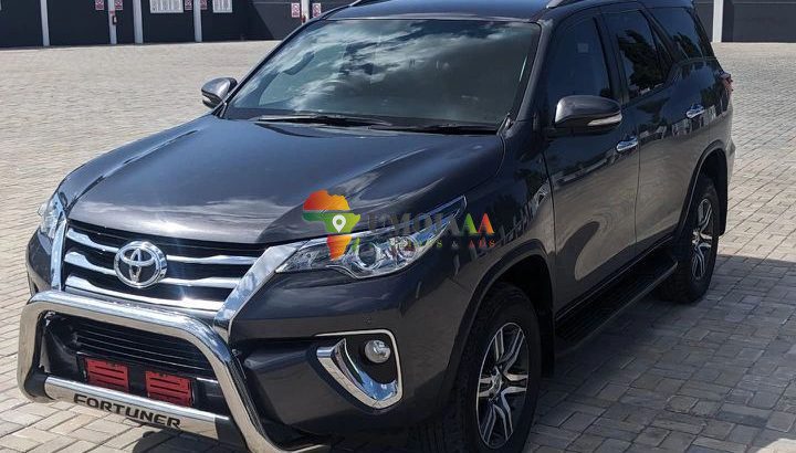 TOYOTA FORTUNER 2018 À VENDRE À DAR ES SALAAM