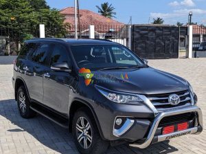 TOYOTA FORTUNER 2018 À VENDRE À DAR ES SALAAM