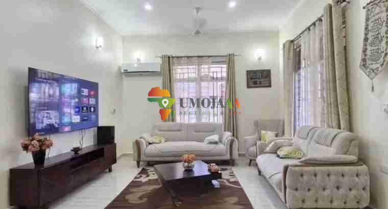Nyumba 2 katika compound kimoja zinauzwa Mikocheni, Dar es salaam