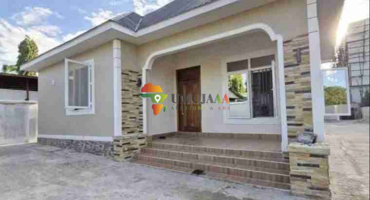 Nyumba 2 katika compound kimoja zinauzwa Mikocheni, Dar es salaam