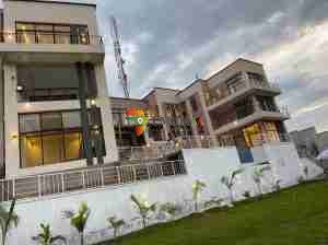 This luxurious house, located in Sororezo on a 30-acre plot