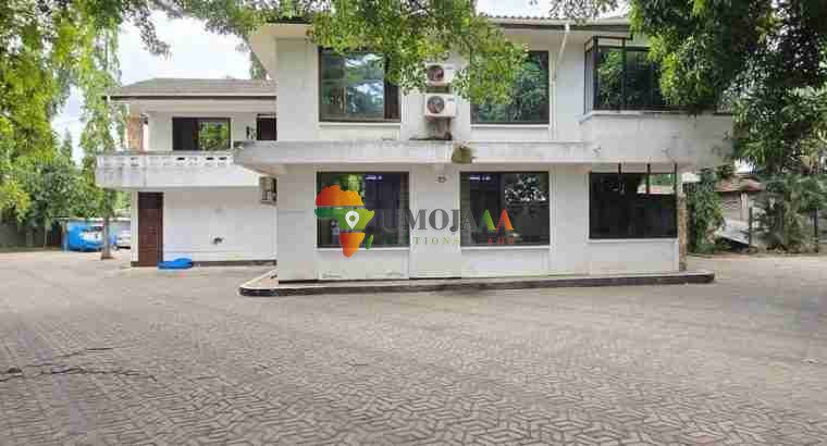 Un grand parcelle et une maison à vendre à Mikocheni, Dar es salaam